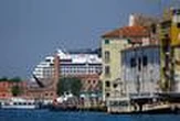 Venise accueille son premier bateau de croisière depuis le début de la pandémie