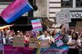 A Londres, des centaines de milliers de personnes se mobilisent pour les droits des personnes transgenres à l’occasion de la Gay Pride