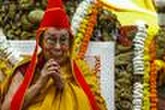 Le dalaï-lama fête ses 90 ans en exil, en priant pour la paix