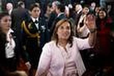 Au Pérou, la présidente Dina Boluarte promulgue la loi d’amnistie pour les militaires et les policiers