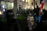 Géorgie : des manifestants ont tenté d’entrer dans le palais présidentiel