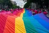 A Washington, une mobilisation massive pour les droits LGBT face aux menaces de l’administration Trump