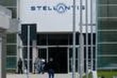 Le patron de Stellantis critique à son tour, après BMW et Mercedes-Benz, la fin des ventes de voitures thermiques en 2035