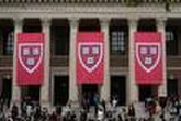 Harvard va pouvoir accueillir de nouveaux étudiants étrangers, confirme une juge fédérale
