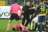 Football : le championnat de Turquie suspendu après la violente agression d’un arbitre sur la pelouse à l’issue d’un match