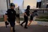 À Marseille, la préfecture de police dit « étudier » les images d’une femme bousculée par un agent