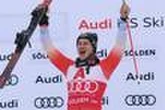 Marco Odermatt, quadruple vainqueur de la Coupe du monde de ski, lance idéalement sa saison olympique