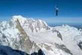 Un collectif d’highliners joue les acrobates à plus de 4 000 m d’altitude dans le massif du Mont-Blanc