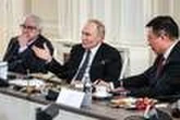 Vladimir Poutine dit qu’une rencontre avec Volodymyr Zelensky est possible à la fin des négociations