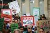 Quelques milliers de manifestants en France pour le climat, mais aussi pour Gaza et la justice sociale
