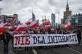Pologne : des milliers de personnes manifestent à Varsovie « contre l’immigration illégale » à une semaine de l’élection présidentielle