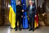 L’Allemagne soutiendra l’Ukraine « aussi longtemps que nécessaire », assure le chancelier sortant Olaf Scholz à Volodymyr Zelensky
