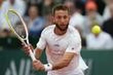 En direct | Roland-Garros 2025 : Corentin Moutet commence fort, Novak Djokovic soigne son entrée, Elsa Jacquemot rejoint le deuxième tour
