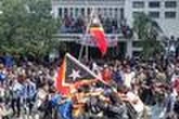 Au Timor oriental, les manifestations se poursuivent malgré le renoncement du Parlement au projet d’achat controversé de voitures pour les députés