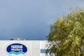 Scandale des eaux minérales : le siège de Nestlé France a été perquisitionné