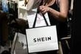 Shein, le géant de l’« ultra fast fashion », se voit infliger une amende record en France de 40 millions d’euros pour « pratiques commerciales trompeuses »