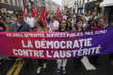 Des milliers de manifestants de gauche défilent contre « le coup de force » d’Emmanuel Macron après la nomination de Michel Barnier