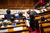 Budget 2026 : la piste d’une « année blanche », examinée par le gouvernement, critiquée de la gauche à l’extrême droite