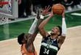 Milwaukee bat Phoenix à domicile et décroche le titre NBA