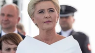 Agata Duda w modnej stylizacji na lato.Ta sukienka w kwiaty to hit! Podobną kupisz za mniej niż 100 złotych