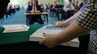 Ile nauczyciele zarabiajÄ na maturach? ChÄtnych coraz mniej. "Nam siÄ to nie opĹaca"