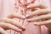 Ten manicure dodaje elegancji lepiej od biżuterii. Wysmukli dłonie i zrobisz go sama