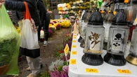 Nowa moda na 1 listopada. Te znicze kosztujÄ nawet 500 zĹ i "majÄ ĹwieciÄ aĹź 3 lata"