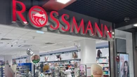 KosztujÄ mniej niĹź 100 zĹ, a czuÄ je nawet kilka dni - Rossmann przecenia zapach od Guess