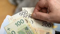 Tyle może wynieść 14. emerytura. Nie każdy otrzyma pełną kwotę. [WYLICZENIA NETTO]
