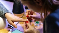 Najprostszy trik na luksusowe dĹonie. Ten french wyglÄda jakbyĹ spÄdziĹa godziny u stylistki