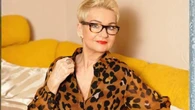 To najmodniejsze sukienki dla 60-tek. Elegancja dojrzaĹych kobiet