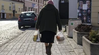 Plastik zawĹadnÄĹ naszÄ codziennoĹciÄ. Jednak kilka zmian wystarczy, by go ograniczyÄ
