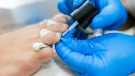 Wszyscy pytajÄ o ten kolor. Melonowy pedicure to wakacyjny pewniak