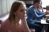 Ani introwertyk, ani ekstrawertyk. Psychiatra o nowym typie osobowoĹci. "Nie pasuje do definicji"