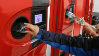 Koniec z wrzucaniem butelek jedna po drugiej. Nowy automat "poĹknie" caĹy worek naraz