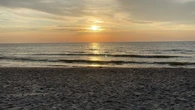 Już nie Ustka i Rowy. Możesz odwołać nocleg i jechać tam. Na plaży są pustki