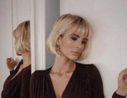 Modne fryzury 2021. Blond bob z grzywką to hit sezonu! Kto powinien się na niego zdecydować?