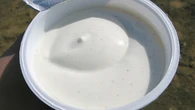 Zdrowsza alternatywa dla jogurtu? Niekoniecznie. Uważaj na taki skyr, bo możesz zrujnować zdrowie