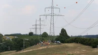 Po co sÄ kule na liniach wysokiego napiÄcia? To nie Ĺźadna ozdoba. OdgrywajÄ waĹźnÄ rolÄ
