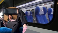 Tak powstaje "jedna wielka kanapa" w pociÄgu. O tej funkcji foteli wciÄĹź maĹo kto wie