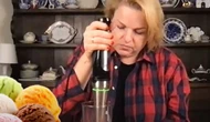 Katarzyna Bosacka pokazaĹa przepis na zdrowe lody. PrzygotowaĹa je w 5 minut