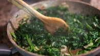Efekt Popeye'a to nie bajka? Dietetycy zdradzajÄ, co daje codzienne jedzenie szpinaku