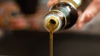 O tym oleju maĹo kto sĹyszaĹ. WpĹywa na cholesterol i serce. Wystarczy tylko jedna ĹyĹźka dziennie