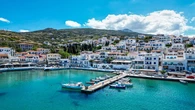 Ta wyspa przebija Zakynthos i Rodos. PlaĹźe jak z KaraibĂłw, a wino? Kupisz za grosze