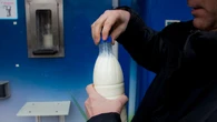 ZaczÄĹo siÄ. Butelki i puszki juĹź okaucjowane. Teraz czas na mleko? "Czas pokaĹźe"