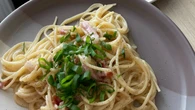 "Carbonara po polsku" to kulinarna herezja? Włosi załamują ręce, a my wciąż dodajemy ten składnik