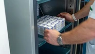 Woska prasa: Unii Europejskiej grozi spektakularna poraka w sprawie szczepionek