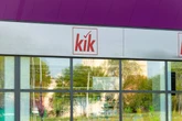 W spodniach z KiK przechodzisz całe wakacje. Mają wiskozę w składzie. Podobne w HM, Mohito