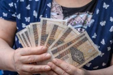 Tyle co miesiąc trzeba zarabiać, by być "przeciętnym" według GUS. Próg marzeń wielu Polaków?