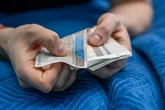 ZUS szykuje przelewy, ale nie każdy dostanie tyle samo. Taką kwotę 14. emerytury zobaczysz na koncie
